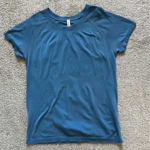 Blue Athleta momentum tee size LG